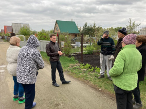 В СНТ "Электрометаллург" продолжается очередное общее собрание.