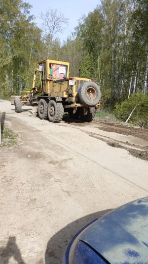 Продолжаются работы по грейдированию дорог